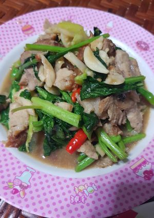 รูปของ คะน้าหมูกรอบนมสด