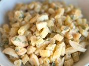Hình ảnh của salad trứng và olive