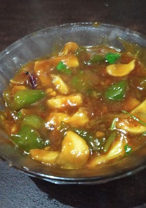 रेस्टोरेंट स्टाइल चिली मशरूम(Restaurant Style chilli Mushroom recipe in hindi) रेसिपी मुख्य फोटो