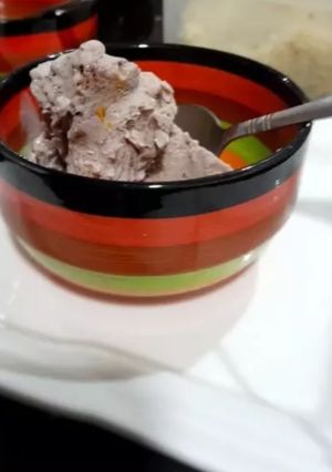 A picture of Banana choco chip ice cream.