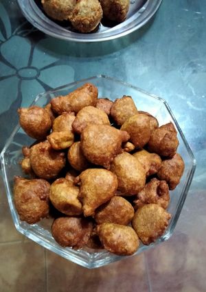 A picture of Meethey pakorey.