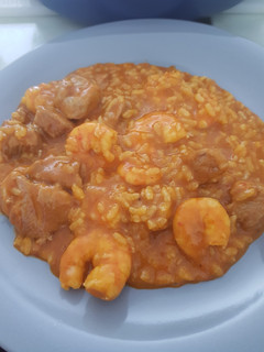 Una foto de Arroz meloso con pavo y langostinos