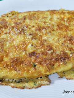Una foto de Tortilla de cebolla y perejil en 5 minutos