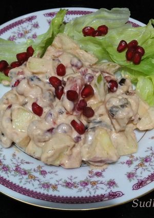 वॉलडॉर्फ सॅलड (Waldorf Salad recipe in marathi) रेसिपी चे मुख्य फोटो 