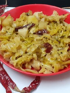 বাঁধাকপির ছেঁচকি (badhakopi chechki recipe in Bengali) রেসিপির প্রধান ছবি