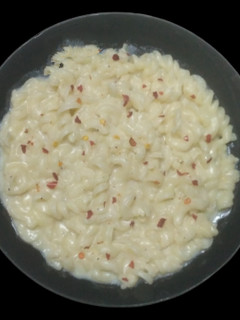 A picture of White sauce paste.