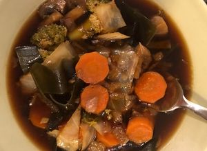 Une photo de Soupe japonaise d’algues kombu