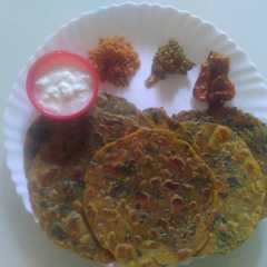 A picture of मेथीचे ठेपले/पराठे (methiche parathe recipe in marathi).