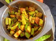 A picture of raw mango pickle
