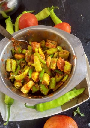 A picture of Green Chilli Pickle.