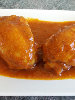 Una foto de Muslos de pollo a la paisana🍗🍗