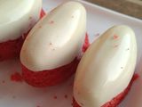 Mini bizcochitos Red Velvet con cobertura de chocolate blanco (sin gluten)