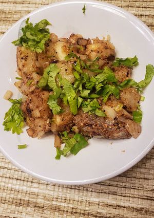 ચેટીનાડ બટાકા ફ્રાય (Chettinad Potato Fry Recipe In Gujarati) રેસીપી મુખ્ય ફોટો