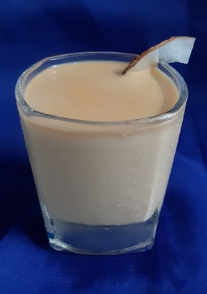થાઈ કોકોનટ આઈસ્ડ ટી (thai coconut iced tea recipe in gujarati) રેસીપી મુખ્ય ફોટો