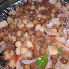 A picture of Black chana chaat.