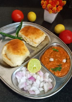 पाव भाजी (Pav bhaji recipe in Hindi) रेसिपी मुख्य फोटो