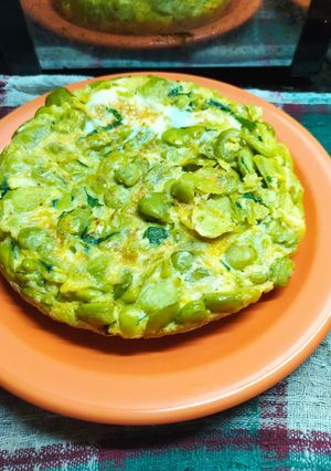 Una foto de Tortilla de habas