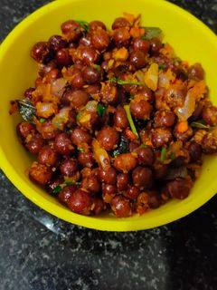 கருப்பு கொண்டைக்கடலை சுண்டல் (Karuppu kondakadalai sundal recipe in tamil) செய்முறை முக்கிய புகைப்படம்