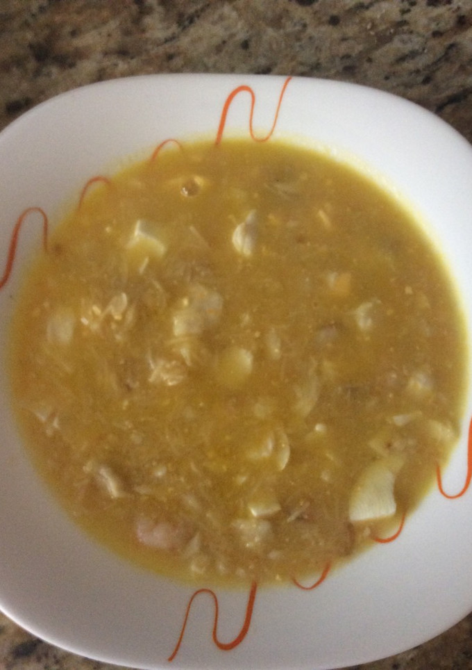 Una foto de Sopa de merluza con gambas