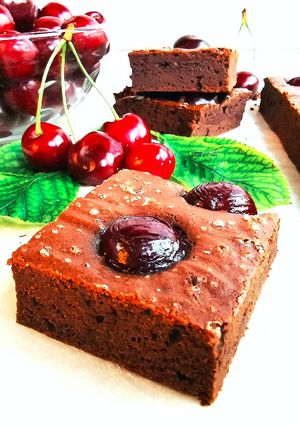 O poză a rețetei Brownie cu cireșe, desertul suprem ciocolătos. Cum se face brownie de casă.