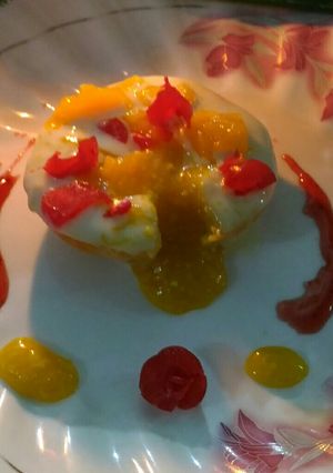 A picture of Mango lava mango cup cake.