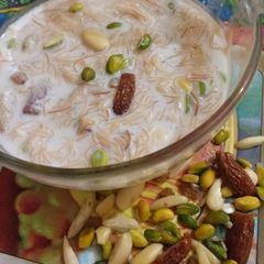 A picture of Sheer khurma.
