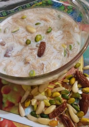 A picture of Sheer khurma.