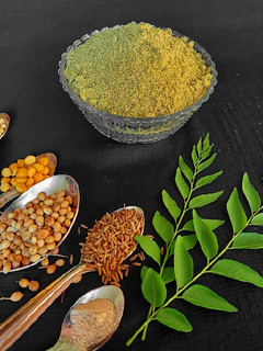 கறிவேப்பிலை பொடி(curry leaves powder recipe in tamil) செய்முறை முக்கிய புகைப்படம்
