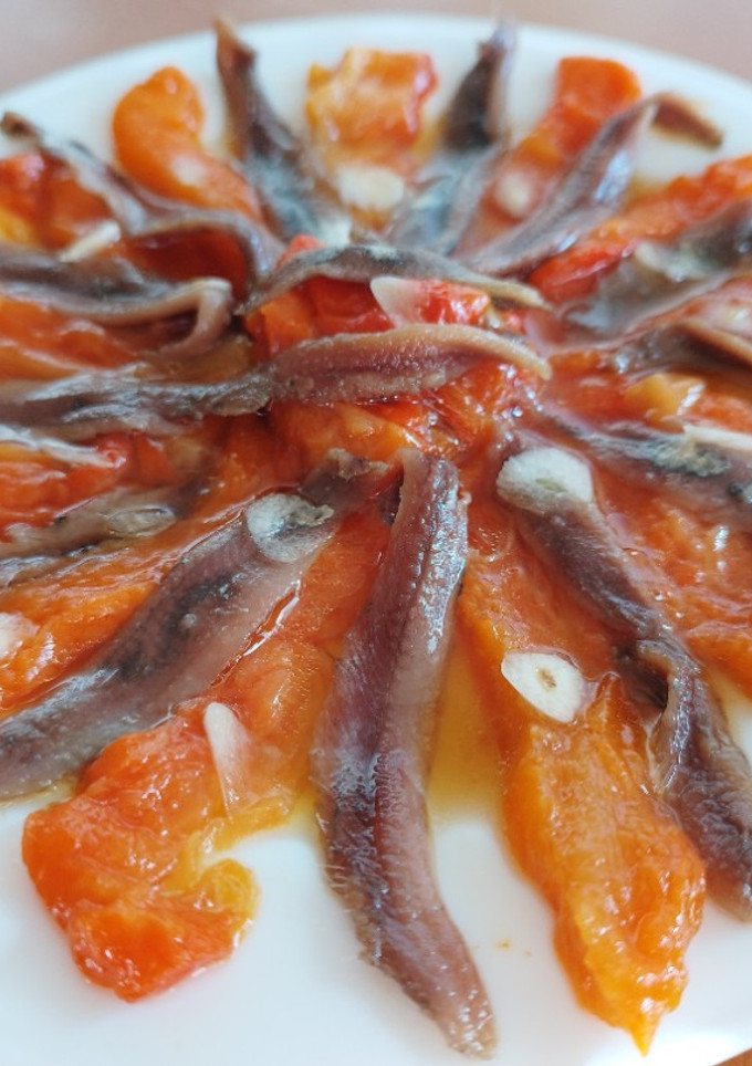 Una foto de Pimientos asados en freidora de aire con anchoas