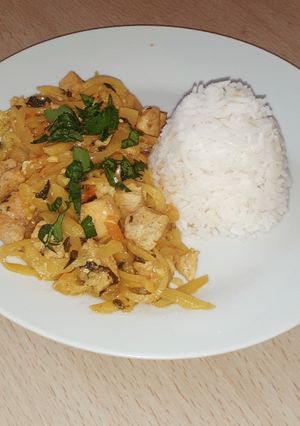 Una foto de Olluquito con pollo