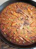 Paella de codillo alemán, alitas de pollo y edamame