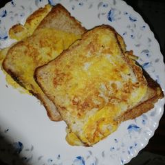 A picture of French toast /mayai.