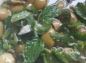 Una foto de Aceitunas verdes adobadas