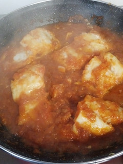 Una foto de Bacalao con tomate y carne de pimiento choricero