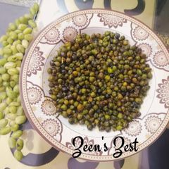 A picture of Hara Chana or Fried Green Chickpeas.