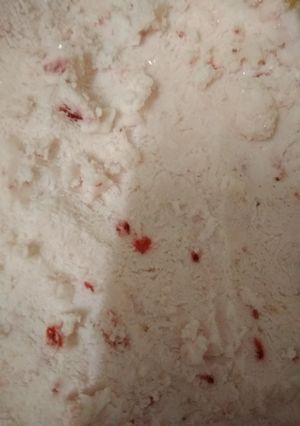 A picture of Easy to make homemade strawberry ice cream.