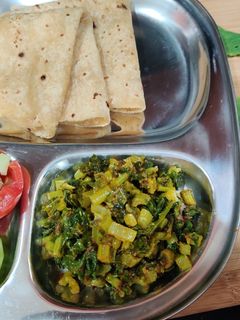मूली के पत्तों की सब्जी (Mooli ke patto ki sabzi recipe in Hindi) रेसिपी मुख्य फोटो
