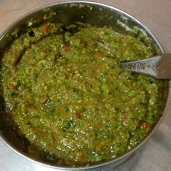 A picture of Mint and green chole chutney.