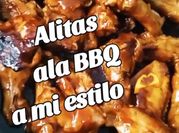 Una foto de alitas de pollo bbq