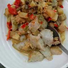 A picture of Ketupat sambal goreng ati ampela.