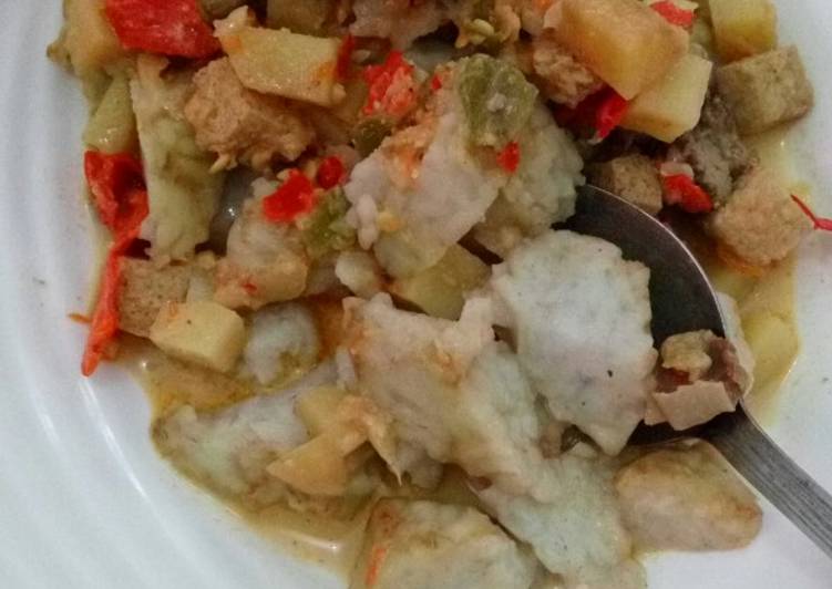 Ketupat sambal goreng ati ampela