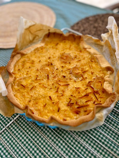 Una foto de Quiche de ajos tiernos con bacon y queso de cabra