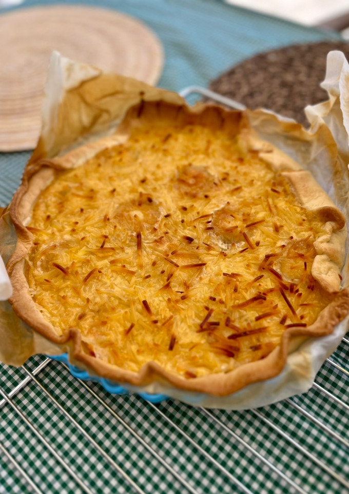 Una foto de Quiche de ajos tiernos con bacon y queso de cabra
