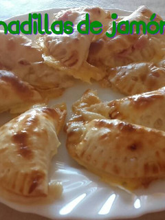 Una foto de Empanadillas de jamón y queso*