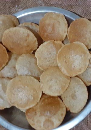 ઘઉંના લોટની પૂરી (Wheat Flour Poori Recipe In Gujarati) રેસીપી મુખ્ય ફોટો