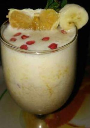 A picture of Banana Pomogranate Orange Smoothie.