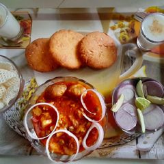 A picture of Undhiyu and Chaapdi Gujju special.