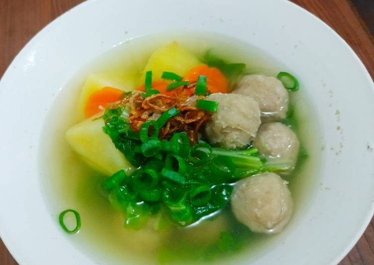 6. Sop Bening Pentol Sayur