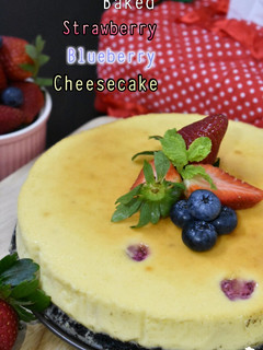 Foto resep Baked Strawberry and Blueberry Cheesecake