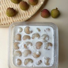 A picture of Vietnamese Lychee Panna Cotta (Khúc Bạch Vải).